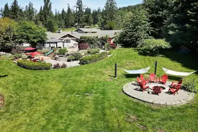 Image de Elk Run - Beautiful House on a Stunning Property