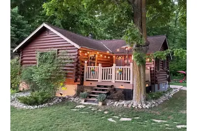Image de Cute Log Cabin! Summer Dates Open! Hot Tub! Walloon Lake Beach! Waterpark!