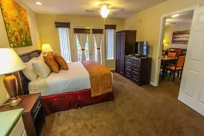 Image de Big Wow! 3/3 ++Sleeps 12++ 2 Kitchens! Pool! Jacuzzi!