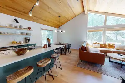 Image de Forest Retreat with Access to Exclusive Golf