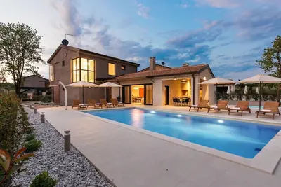 Image de Modern Villa Curitico with pool, jacuzzi and sauna