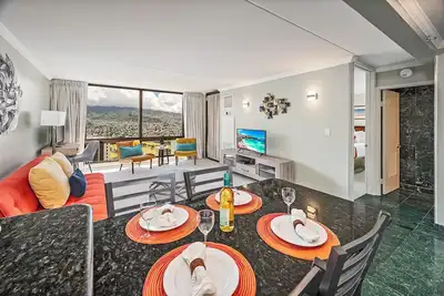 Image de Golf Course-Mountain Views Condo at Waikiki Sunset Half a Block to the Beach