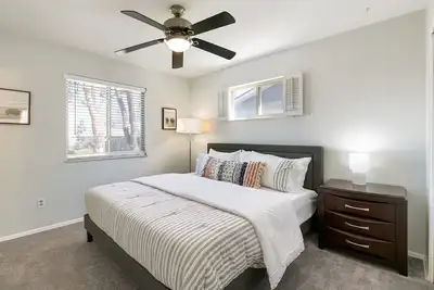 Image de Quiet, beautiful home near Cherry Creek.