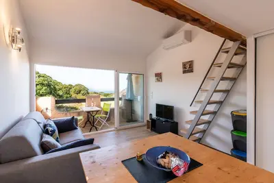 Image de Ambroggio - Grand studio avec mezzanine - Vue Mer