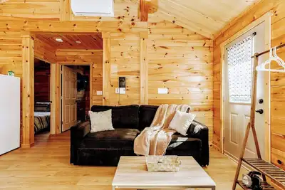 Image de Beautiful Cottage w/Firepit Bbq, close to lakes, vineyards, zipline & Ski Martock