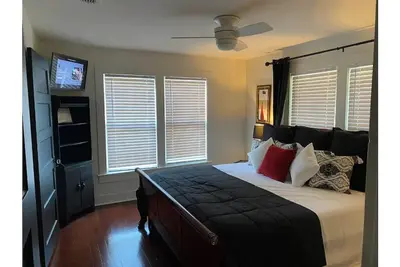 Image de Tyler's Texas Rose, a beautiful 2br/1ba house with back yard