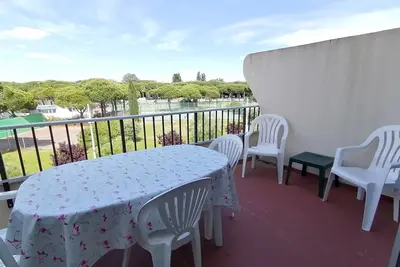 Image de 40m² Avec Terrasse Dans Une Résidence Avec Piscine