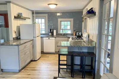 Image de Piping Plover-A Classic Cape Cottage