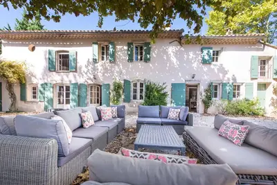 Image de Le Mas En Rose - Cinq Chambres Villa, Couchages 10