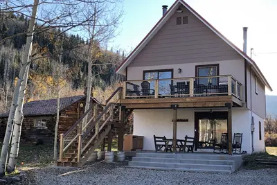 Image de A peaceful mountain retreat with rustic charm 1/2 mile from ski and bike resort