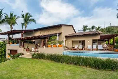 Private Four Seasons Villa with Views and Jacuzzi
