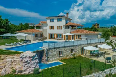 Image de Villa Harlequin - Six Chambres Villa, Couchages 14