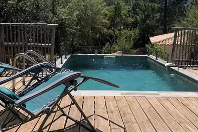 Image de Panorama exceptionnel piscine naturelle plage.