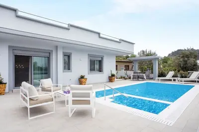 Image de Villa Kalithies - Deux Chambres Villa, Couchages 5