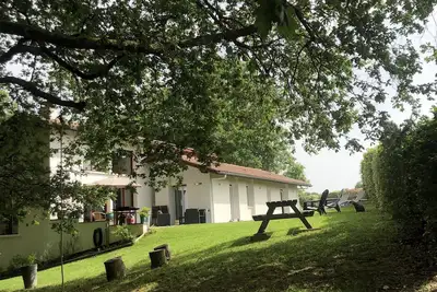 Image de villa au calme entre mer et montagne