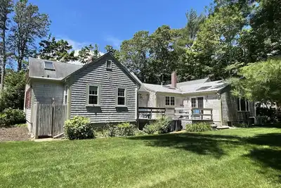 Image de Prime Osterville Location - Clean and Comfortable Family Home