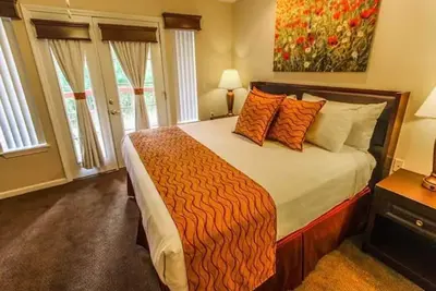 Image de Sleeps 12! Tons of Space! 3/3 Pool! 2 Kitchens