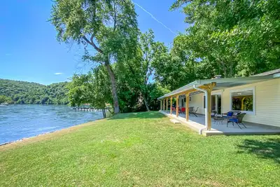 Image de Special Winter Rates! The White River at your doorstep with New private dock