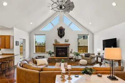 Image de Gallatin Getaway - Cheerful Home with Hot Tub