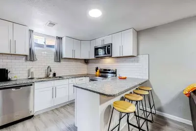 Image de Cozy Lower Unit Retreat in Denver