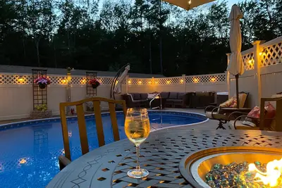 Image de Coastal Home- Heated Saltwater Pool, Hot Tub, Outdoor Kitchen!