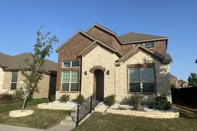 3 bedroom & 2. 5 bath home Duplex Home