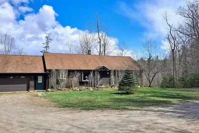 Image de Beautiful Berkshire rental, rustic elegance, August through fall
