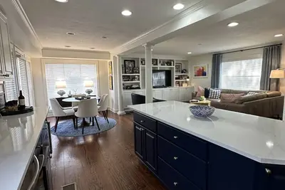 Image de Rebel Hideaway/Steps from Square/2 bed/2. 5 bath