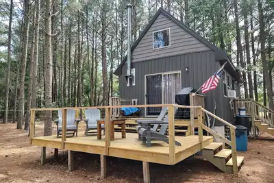 Image de Awesome private off grid cabin with creek view.