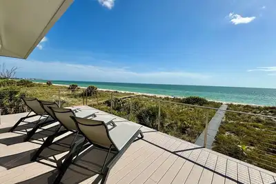 Sunset Beach House! Beachfront and Pet-Friendly