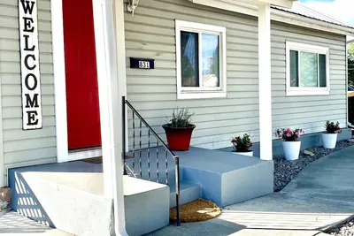 Image de Humble Haven Bungalow - walking distance to breweries, restaurants and shopping!