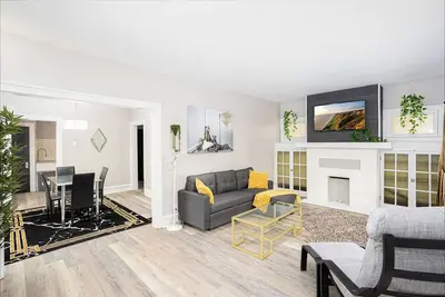 Image de Modern Cozy 2 Br Near Downtown and Children's Hospital