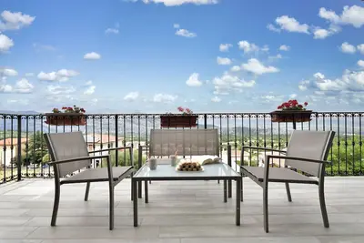 Image de Appartement de vacances \"Dolcecasa\" avec vue sur les montagnes, terrasse privée et Wi-Fi.