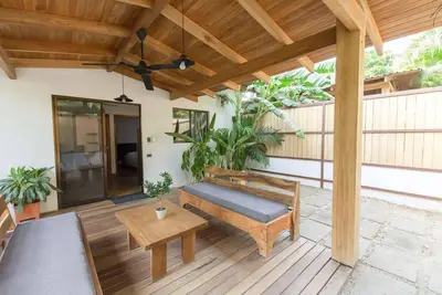 Image de Casa Coco - Two Bedroom House with private parking, 2 minute walk from Banana Beach!