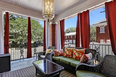 Image de Beautiful 7 Bedroom Home for 20 Heated Pool Access By Southern Belle Savannah