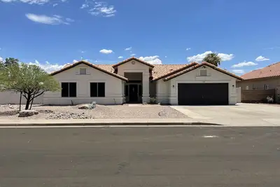 Image de 3 Bedroom Desert Oasis