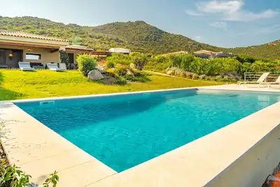 Image de Villa Basmah avec vue sur la mer, piscine, Wi-Fi et climatisation