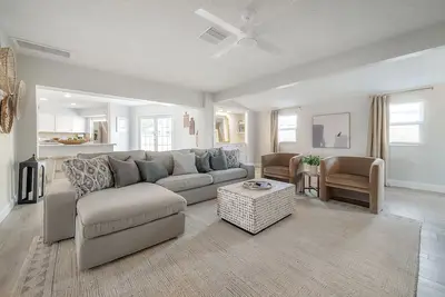 Image de Private Pool & Fenced Yard | 1 Mile to Beach | Luxury Home