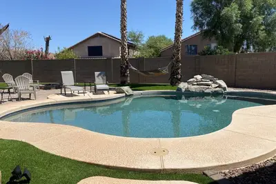 Image de Cozy getaway home w/ Pool and Great location!