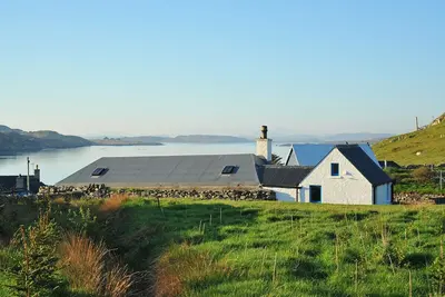 Image de Tigh Bhisa Blackhouse, romantic, with open fire in Tolsta Chaolais