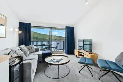 Image de Misty Lakes - Lakefront Apartment