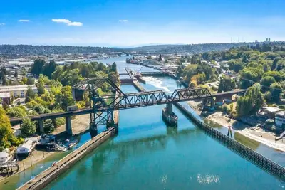 Family Friendly Ballard Home w\/ Patio! !