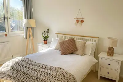 Image de Cozy Relaxing 3 Bed Apartment - 25 mins to Central London