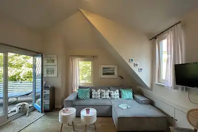 Comfortably furnished 2-room vacation apartment in the city with balcony
