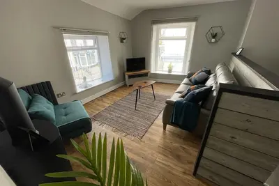 Gower Place Heart of Mumbles | Sleeps 2 | Near Beach | Oystermouth Castle | Wifi