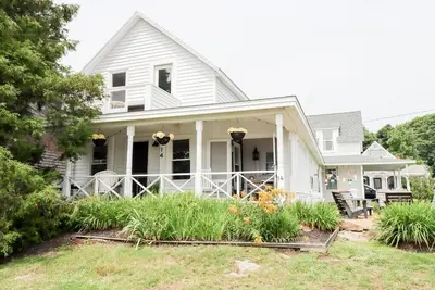 Maine Cottage, steps from the beach!