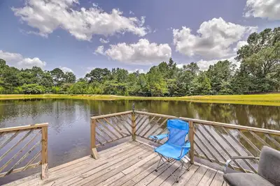 Image de Lakefront Cabin w/ Access to 2 Paddleboats!