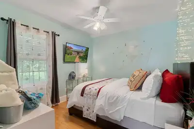 Image de New Cozy 2 Bd 2 Bth w/Arcade Movie Thtr Pool Tbl