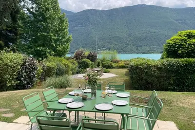 Image de Casa Verso au bord du lac d'Annecy, avec vue