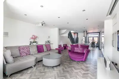 Image de 73 East Parade, Cherry Tree Apt · Modern 3-bed Duplex Apt in York with 75 inch Tv I Pass The Keys